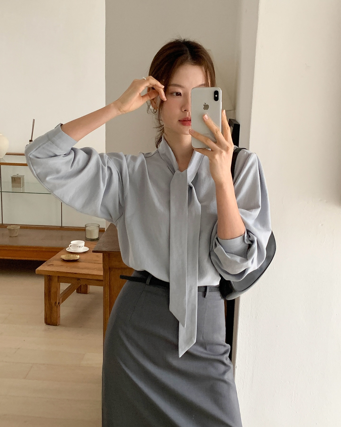 10 bộ cánh tối giản vẫn giúp chị em trở thành hình mẫu mặc đẹp nơi công sở- Ảnh 1.