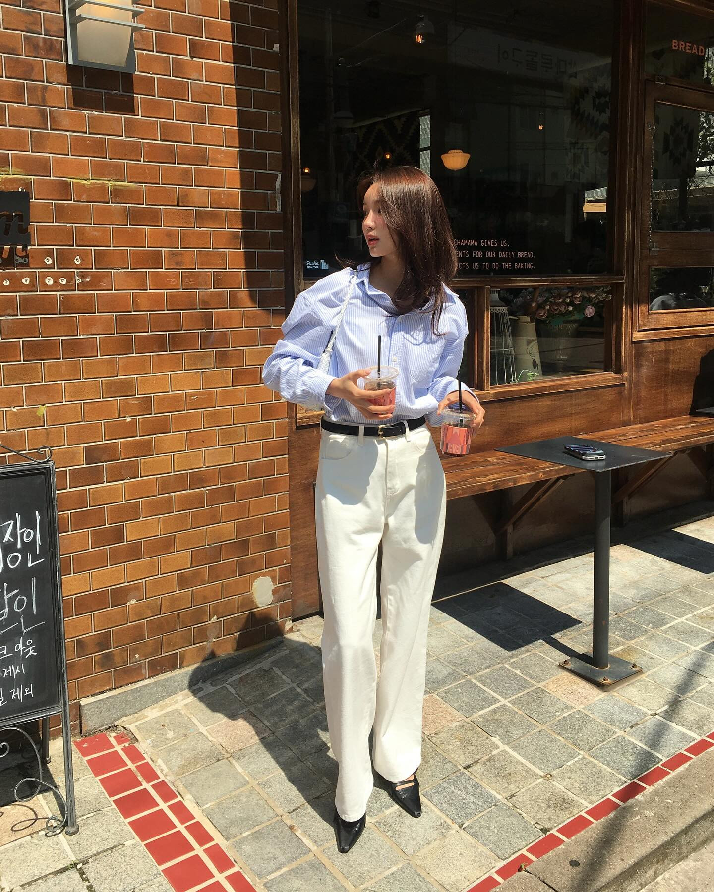 10 bộ cánh tối giản vẫn giúp chị em trở thành hình mẫu mặc đẹp nơi công sở- Ảnh 6.