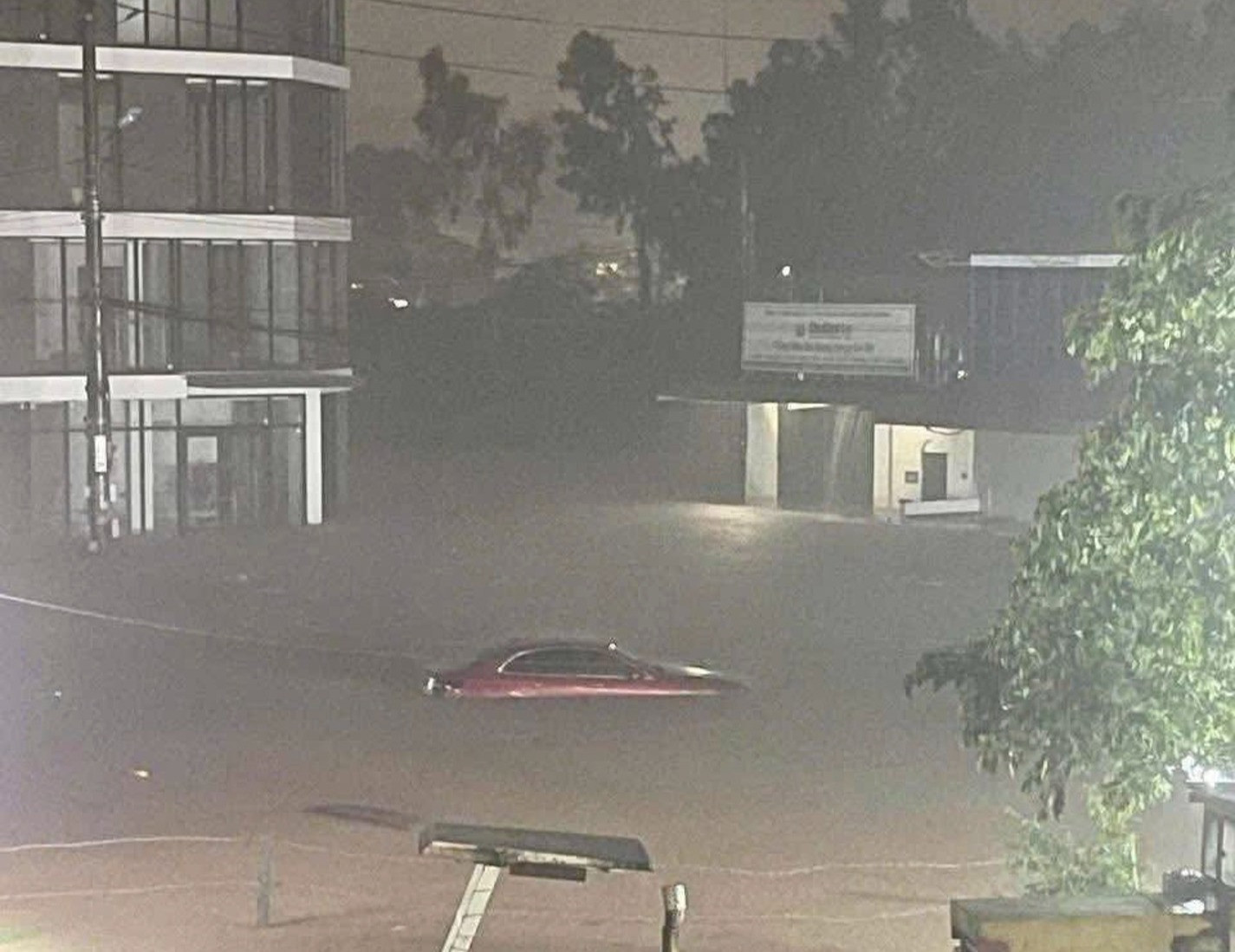 mưa ngập thái nguyên.JPG