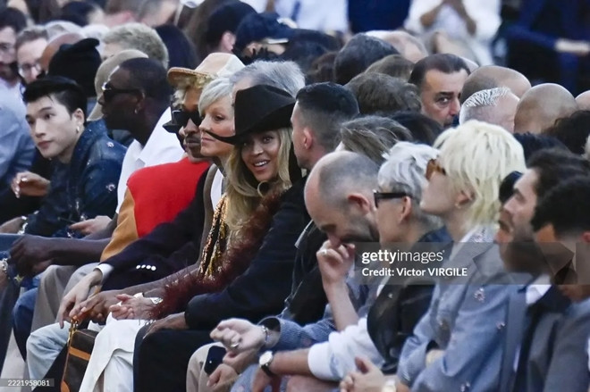 Celeb of the Week Lại là HieuThuHai gây bão ở quốc tế