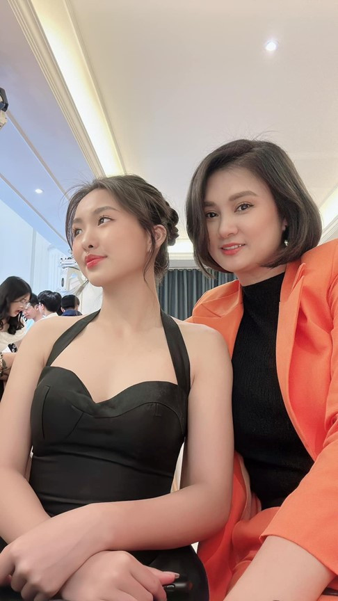 Con gái hoa khôi bóng chuyền Kim Huệ, tuổi 18 khiến dân mạng không thể rời mắt- Ảnh 5.