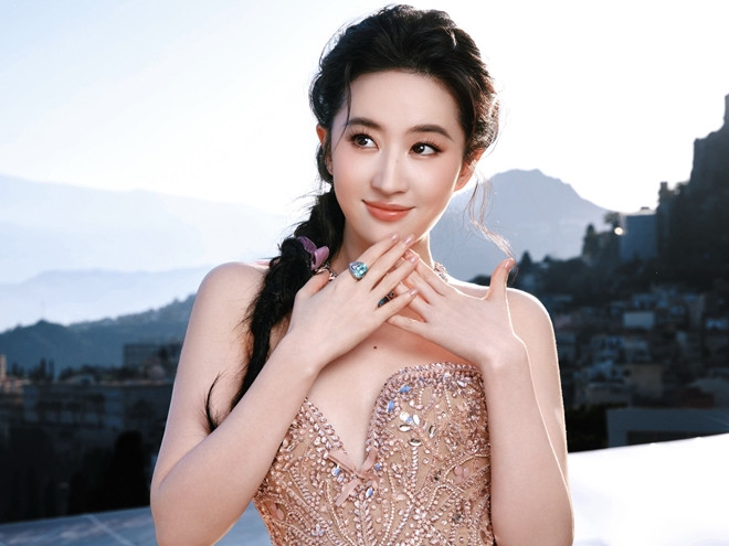 Lưu Diệc Phi đứng trước nguy cơ bị Cbiz “cấm sóng” vì làm phật ý ông lớn