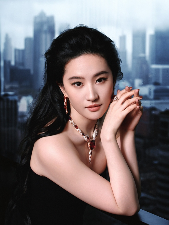 Lưu Diệc Phi đứng trước nguy cơ bị Cbiz “cấm sóng” vì làm phật ý ông lớn