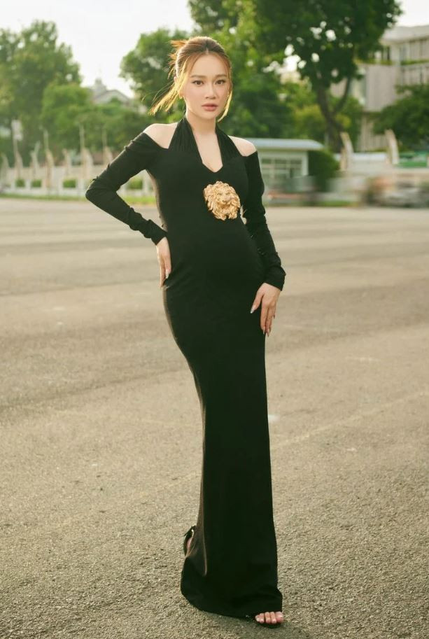 Mỹ nhân Việt mang thai vẫn nhảy nhót, đi giày cao 15cm - Ảnh 7