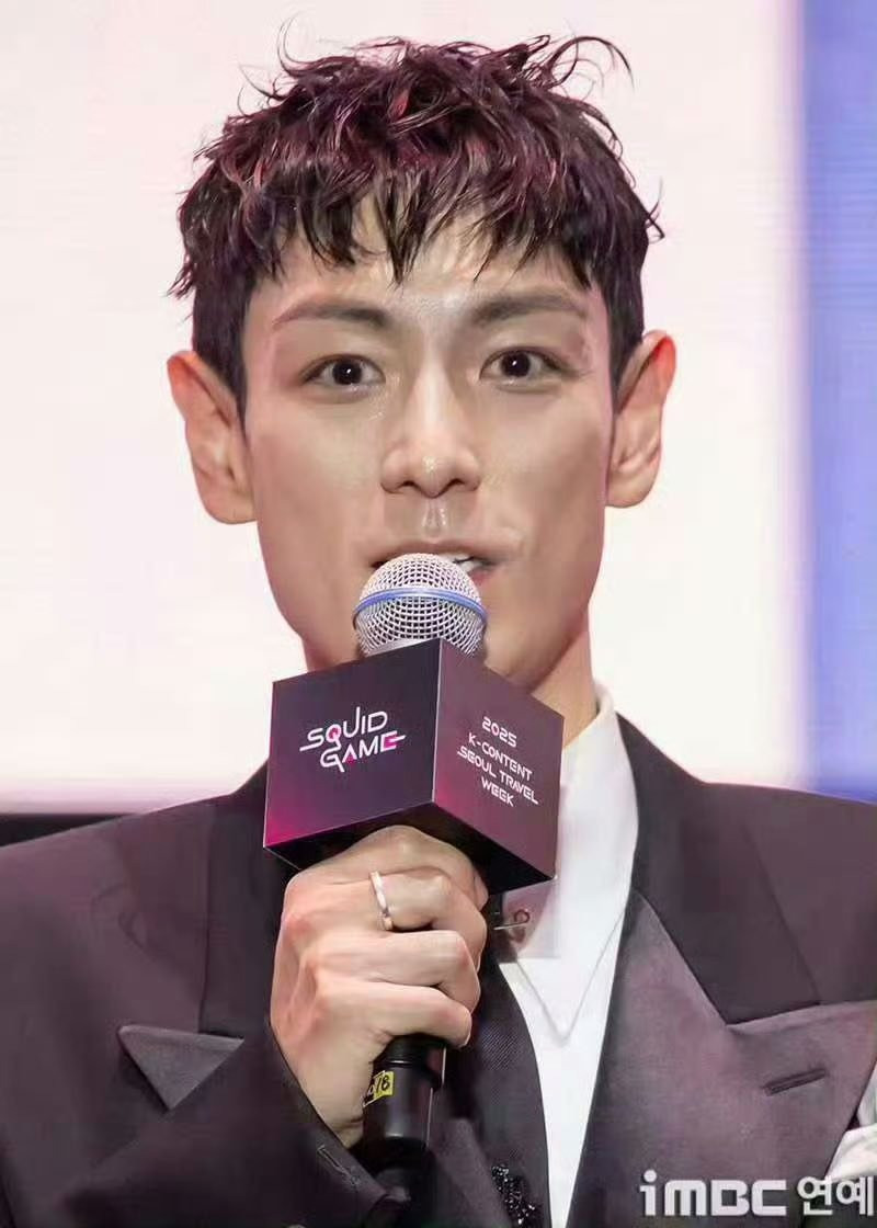 Ngoại hình gây shock bị chê như người ngoài hành tinh của TOP Big Bang