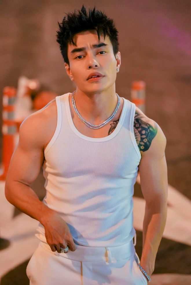 Lê Dương Bảo Lâm tự bóc phốt Ế show không ai mời đi diễn