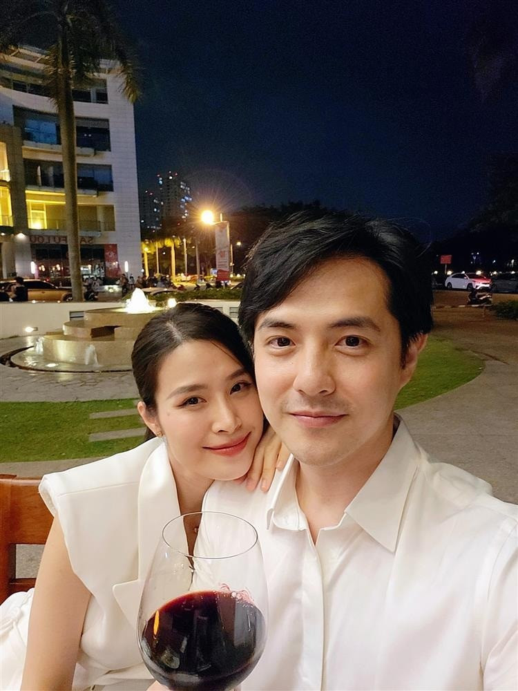 Ông Cao Thắng Đông Nhi khoe ảnh độc lạ của hai con gái