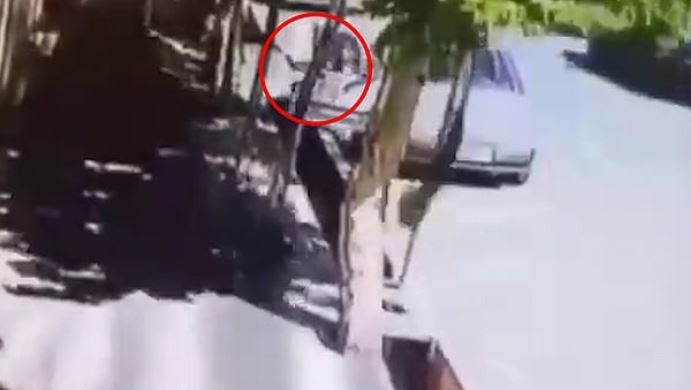 Phát hiện con trai uống hết rượu của mình, bố có hành động gây phẫn nộ- Ảnh 2.