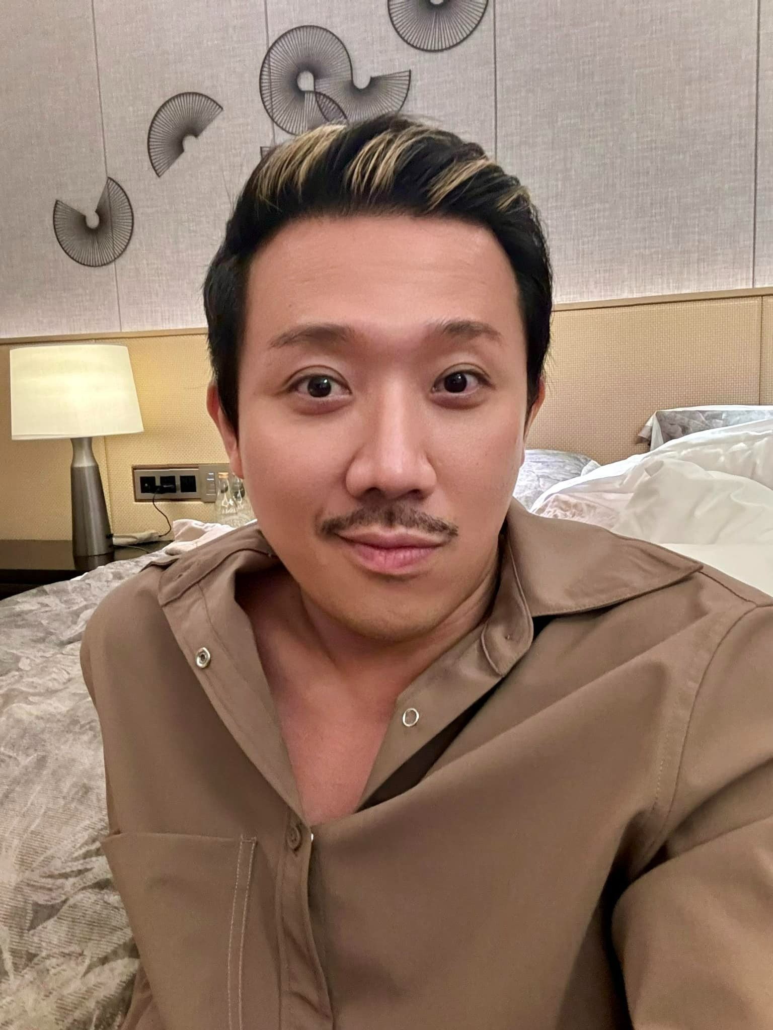 Trấn Thành chỉnh lưng 1 đàn em Vbiz vì xưng hô vạ miệng đáp trả thế nào mà nam MC câm miệng