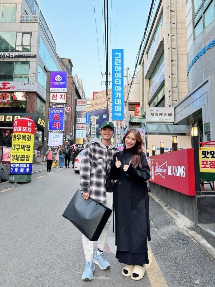 Hòa Minzy sang Hàn Quốc thăm Văn Toàn - Ảnh: FBNV