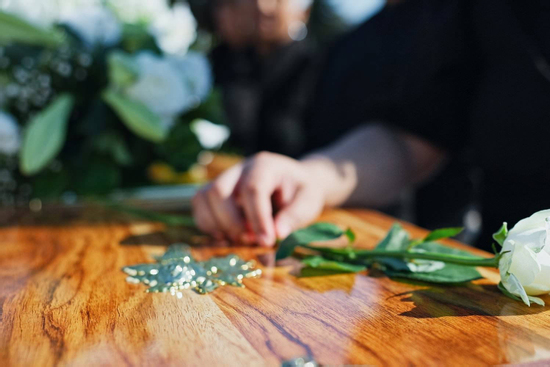 Cụ bà U90 bất ngờ 'sống lại' ngay trong quan tài