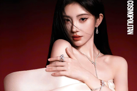 Cúc Tịnh Y diện đầm của NTK Đỗ Mạnh Cường trên bìa Cosmopolitan Trung Quốc