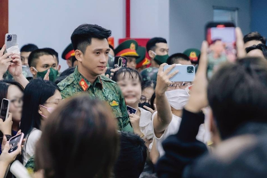 Hãy để Hiệp làm chiến sĩ, đừng biến Hiệp thành 'ngôi sao'