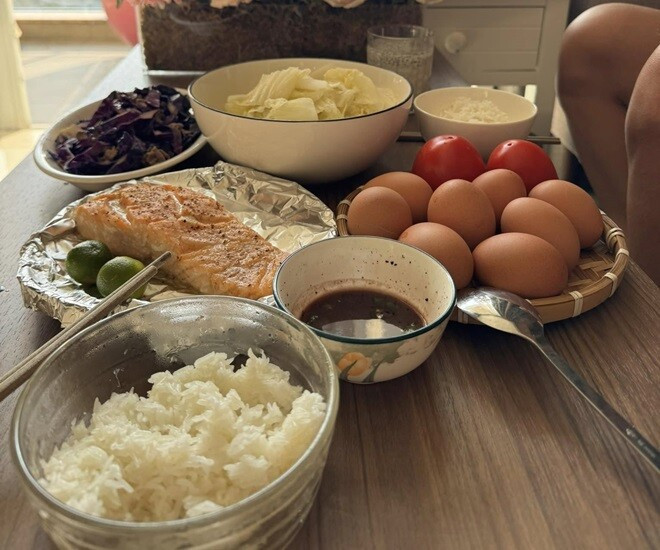 Khoe nồi canh chồng nấu bị chê như nồi cháo heo HHen Niê đáp trả