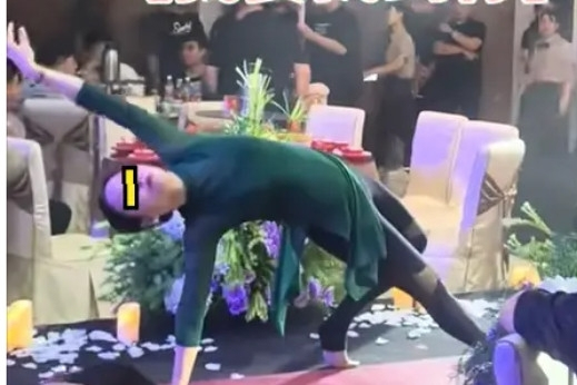 Mẹ biểu diễn yoga trong đám cưới con trai, quan khách ái ngại