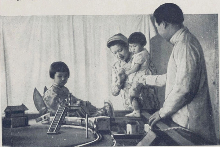 Hoàng đế Bảo Đại, Hoàng hậu Nam Phương và các con tháng 5/1939.