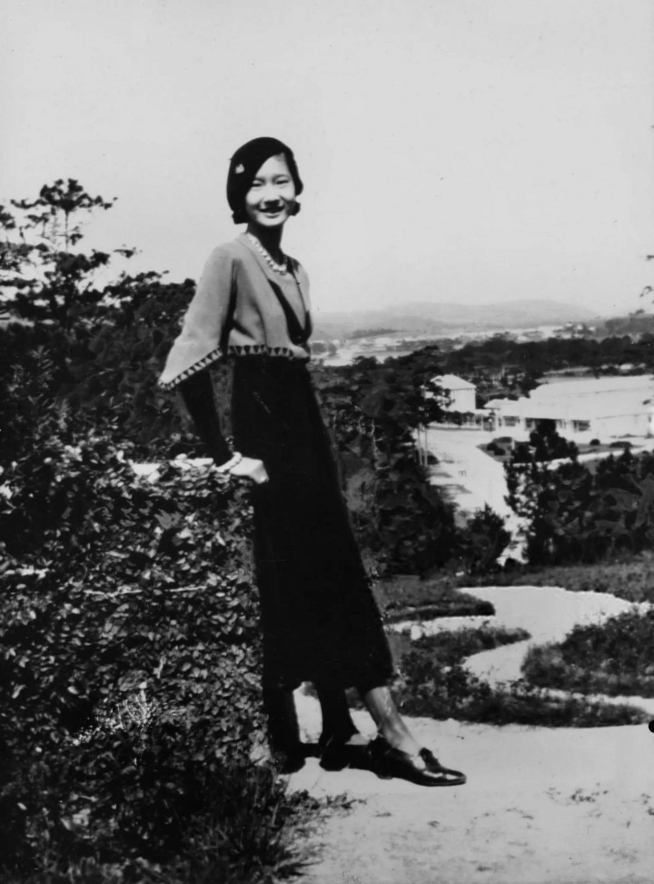 Nam Phương Hoàng hậu tên thật là Nguyễn Hữu Thị Lan, sinh năm 1914 tại Gò Công nay thuộc thị xã Gò Công (Tiền Giang). Cha bà, cụ Nguyễn Hữu Hào người giàu có bậc nhất tại miền Nam. Mẹ bà, cụ Lê Thị Bình là con gái Lê Phát Đạt - một trong bốn người giàu nhất Việt Nam thời bấy giờ.