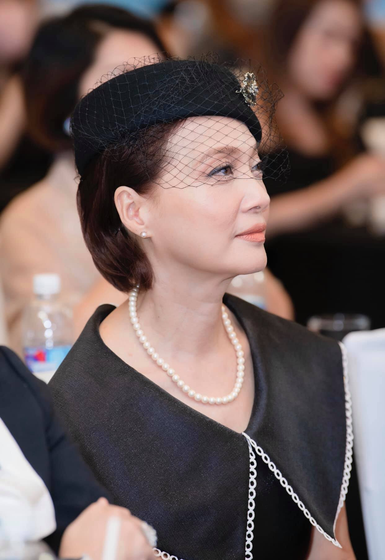 Nữ NSND từng đóng 'Săn bắt cướp' cùng Thương Tín ở tuổi hưu vẫn rất trẻ đẹp nhờ một điều giản dị- Ảnh 7.