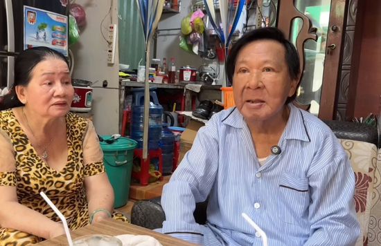 'Ông bầu' cải lương lừng lẫy giờ ở nhà cũ nát, vợ phải đi rửa bát kiếm tiền