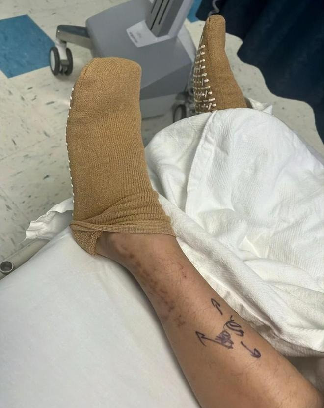 Sao nam số khổ nhất showbiz Tai nạn đến nằm liệt giường đóng phim nào cũng bị cấm chiếu