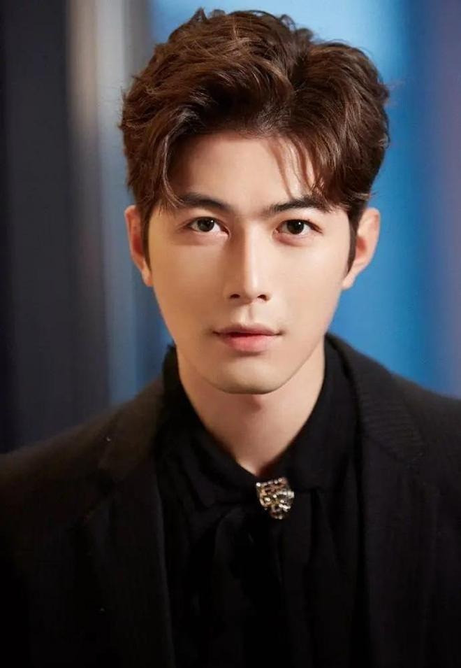 Sao Nam Số Khổ Nhất Showbiz: Tai Nạn Đến Nằm Liệt Giường, Đóng Phim Nào Cũng Bị Cấm Chiếu Sao Nam Số Khổ Nhất Showbiz Tai Nạn Đến Nằm Liệt Giường Đóng Phim Nào Cũng Bị Cấm Chiếu