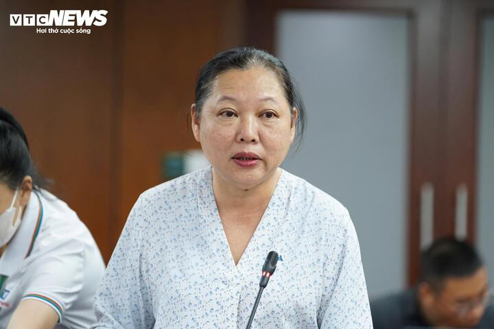 Bà Phạm Đắc Mỵ Trân (Quyền Trưởng phòng Truyền thông xã hội và Nội dung số, Sở Văn hóa - Thể thao TP.HCM) thông tin tại họp báo. (Ảnh: Lương Ý)