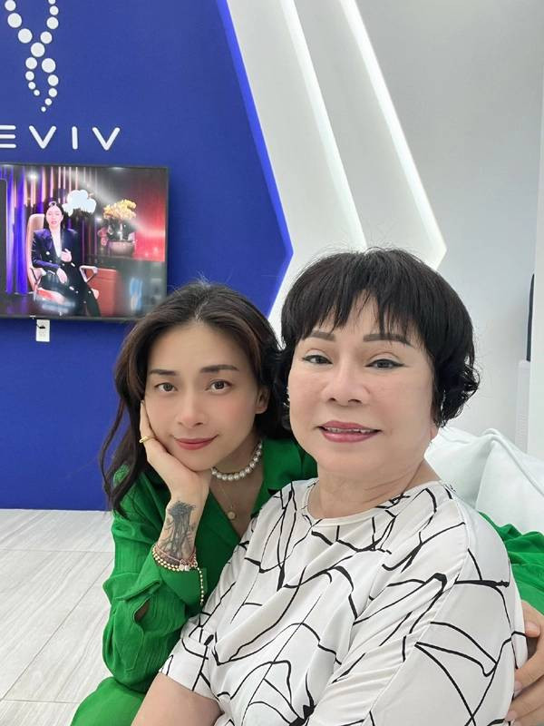 Thân thế mẹ ruột kín tiếng của Ngô Thanh Vân