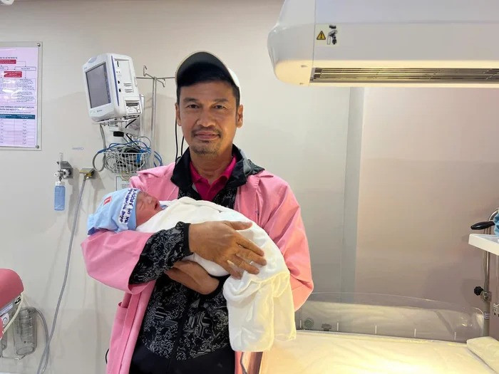 Vợ kém 26 tuổi của Tiết Cương phủ nhận chuyện giật chồng