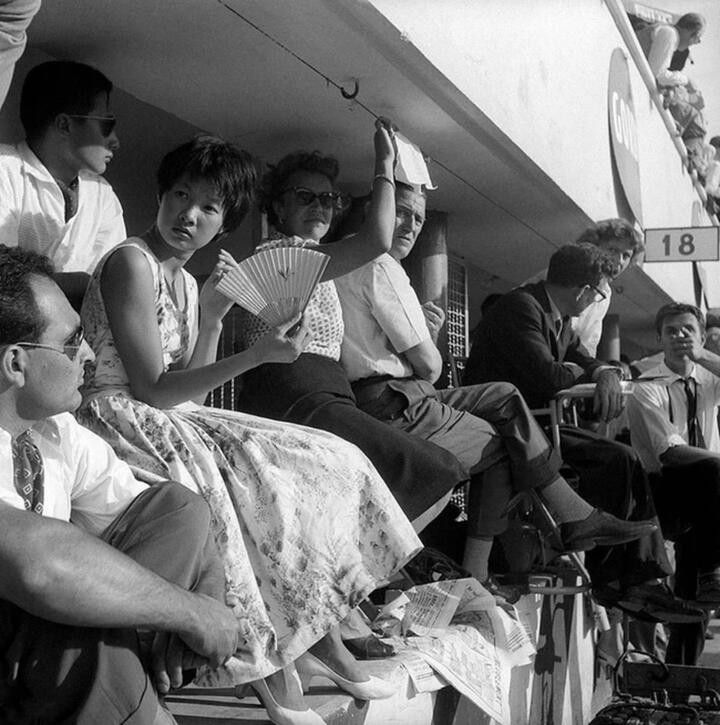 Năm 1955, công chúa Phương Mai đi xem giải đua xe Công thức 1 ở Ý (Grand Prix d'Italie),