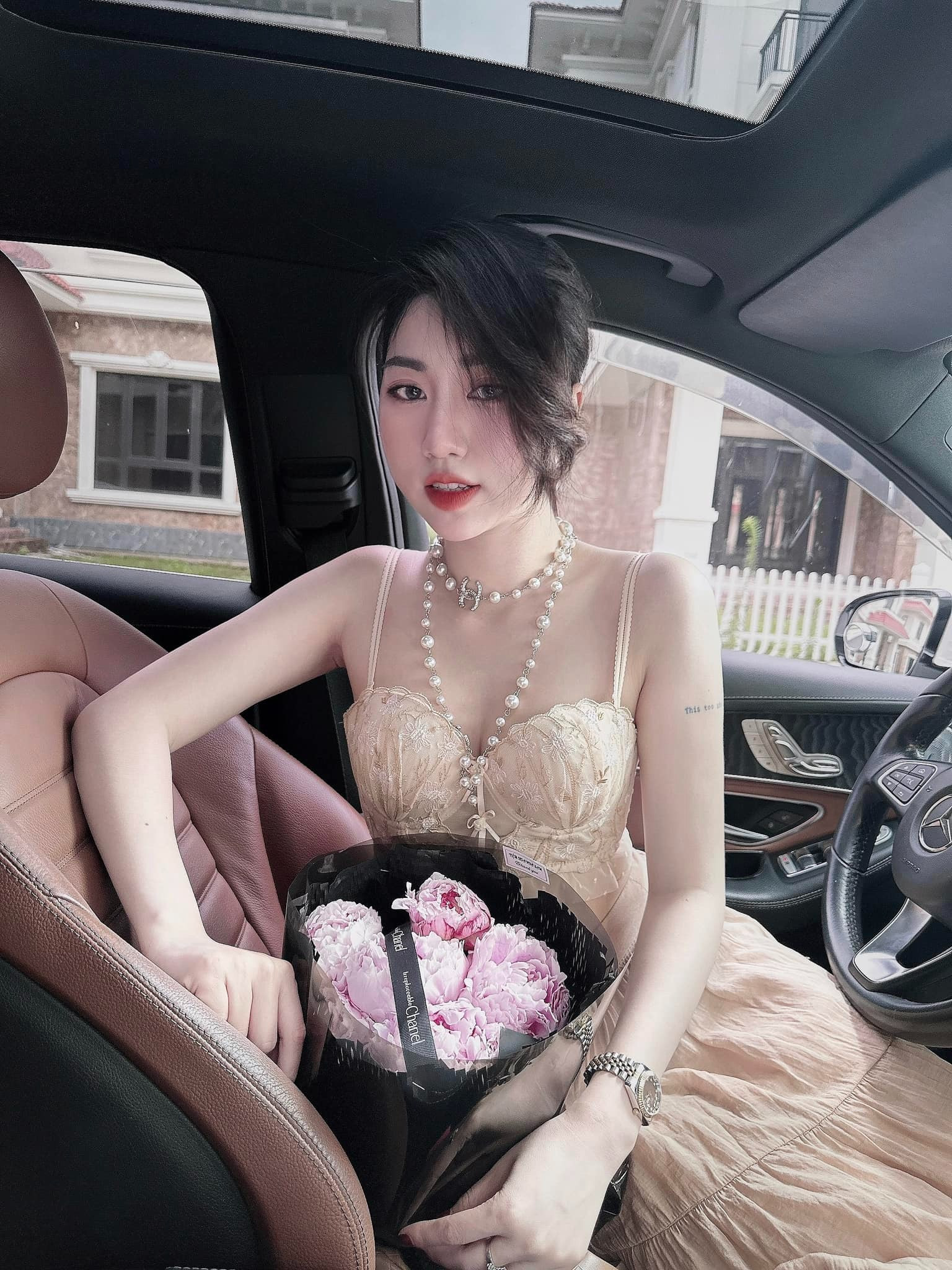 Rộ tin Văn Toàn đã có người yêu từ mặt đến vóc dáng đều nuột cực thân với Hòa Minzy