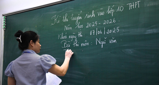 Gần 103.000 thí sinh Hà Nội bước vào môn thi đầu tiên, giành suất lớp 10