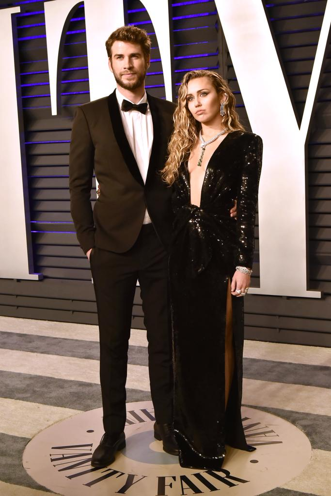 Ly Hôn 5 Năm, Miley Cyrus Vẫn Cay Cú Vào Hùa Với Fan 'Cà Khịa' Chồng Cũ Liam Hemsworth? 2019 Vanity Fair Oscar Party 800
