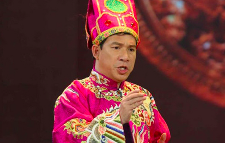 Nsưt Quang Thắng Khiến Dân Mạng Cười Ngất Vì Biểu Cảm 'Hình Sự' Khi Nhận Giải Nsưt Quang Thắng Ghi Dấu Với Hình Ảnh Táo Kinh Tế Trong Chương Trình