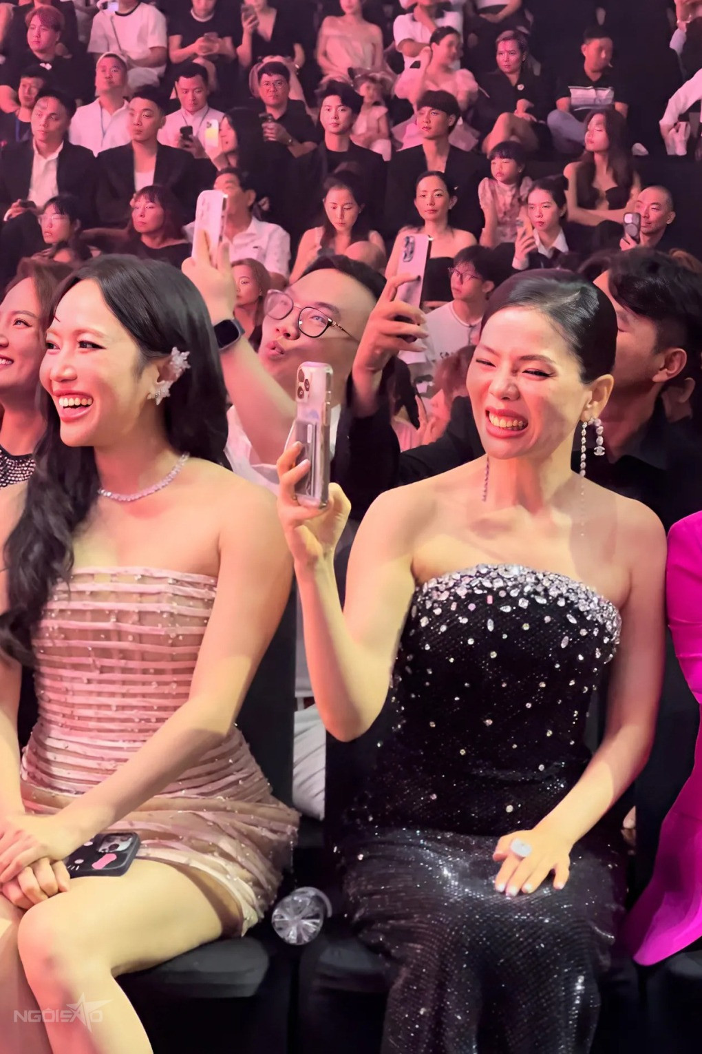 Phản ứng khó đỡ của Lệ Quyên khi thấy bạn trai kém 12 tuổi mặc đồ xuyên thấu