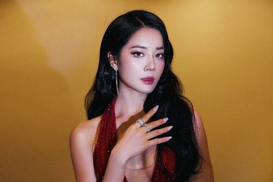 'Tiểu tam' màn ảnh Việt: Ông xã lo kinh tế để tôi được thoải mái làm nghề