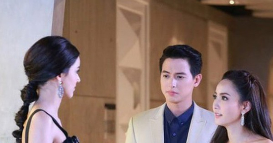 Tôi đã đánh đổi 9 năm tình yêu chân thành lấy nhung lụa giả tạo và cái kết đắng