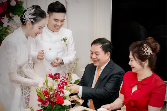 Vừa làm dâu tập đoàn lớn, sao nữ Vbiz công khai gia thế 'khủng' của gia đình chồng