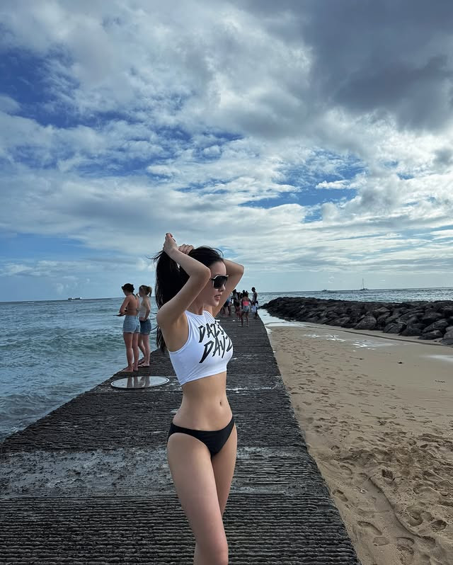 Hyomin (T-Ara) Xả Ảnh Bikini 'Đốt Mắt' Khán Giả: Idol U40 Mà 3 Vòng Sexy Cỡ Này! Hyominnn491457299185140448920118823309012660876437485N