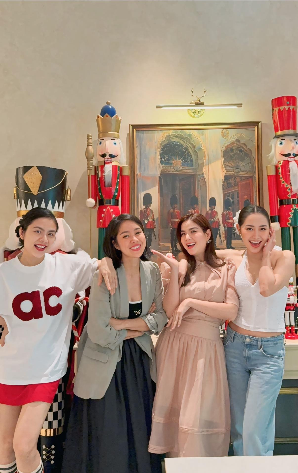 4 mỹ nhân Việt chung khung hình điểm chung đều liên quan tới Quý Bình