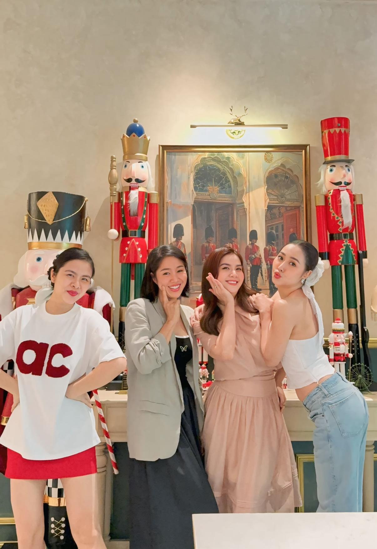 4 mỹ nhân Việt chung khung hình điểm chung đều liên quan tới Quý Bình