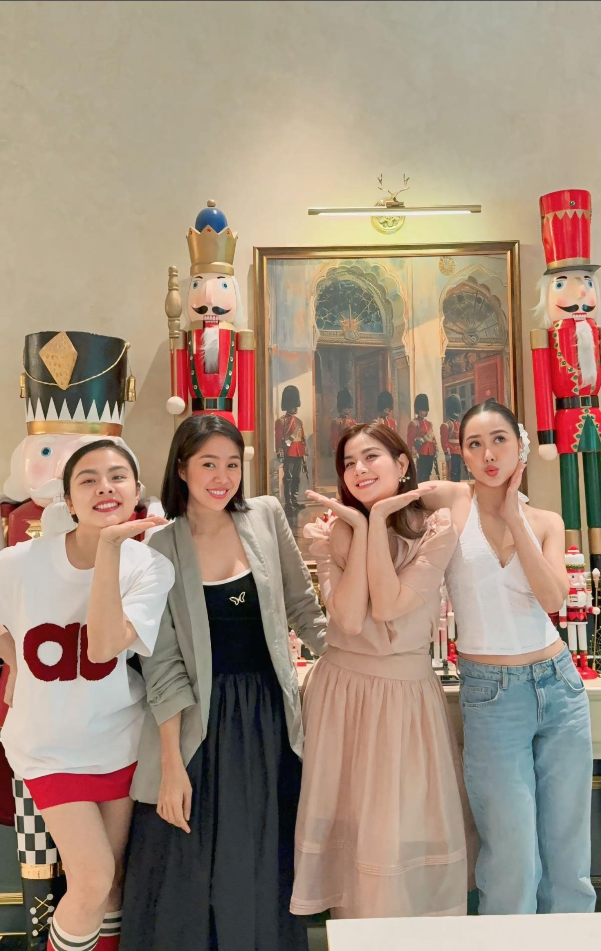 4 mỹ nhân Việt chung khung hình điểm chung đều liên quan tới Quý Bình