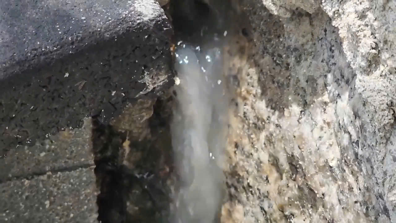 Công an vào cuộc, phạt nặng khu du lịch xả thải ra biển Đà Nẵng - Ảnh 1.