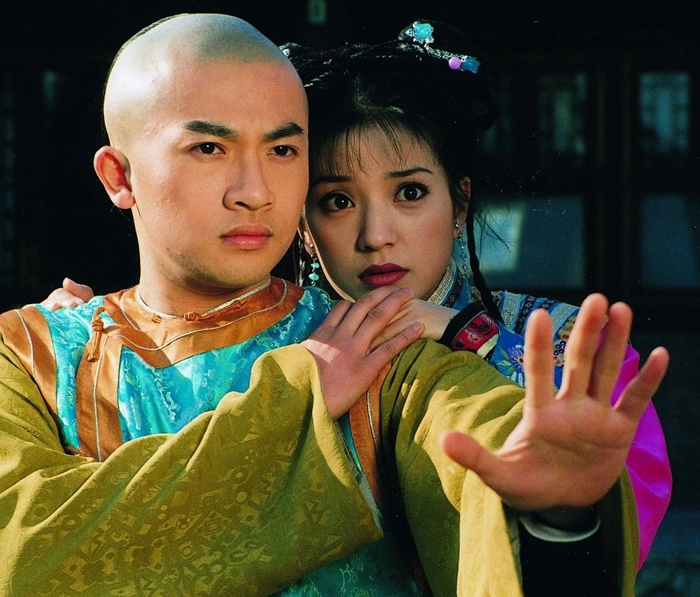 Dàn Diễn Viên 'Hoàn Châu Cách Cách' Sau 27 Năm: Người Viên Mãn, Kẻ Bị Phong Sát 6 Dan Dien Vien Hoan Chau Cach Cach Sau 27 Nam Nguoi Vien Man, Ke Bi Phong Sat Hinh Anh 6