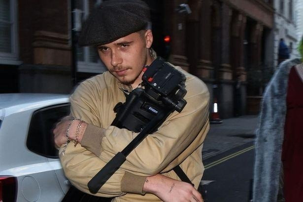 0paybrooklynbeckhamoutsidethefr