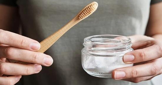 Làm trắng răng bằng baking soda, lợi hay hại?