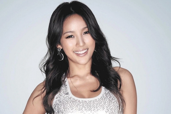 'Nữ hoàng gợi cảm' Lee Hyori gây choáng khi kiếm được 78 tỷ đồng trong 5 tháng