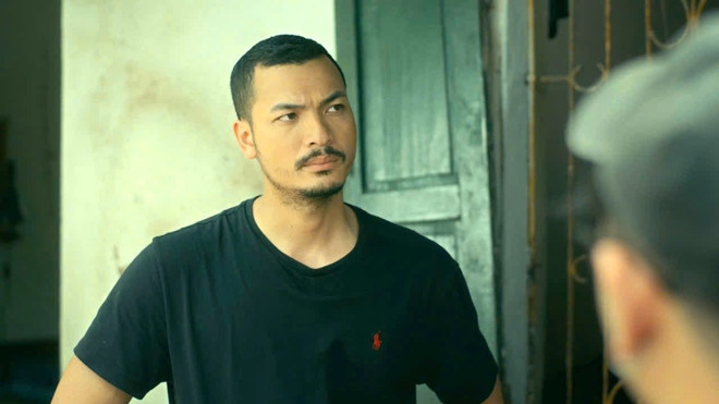 Một chi tiết nhỏ trên mặt nam chính khiến cả bộ phim bị quay xe