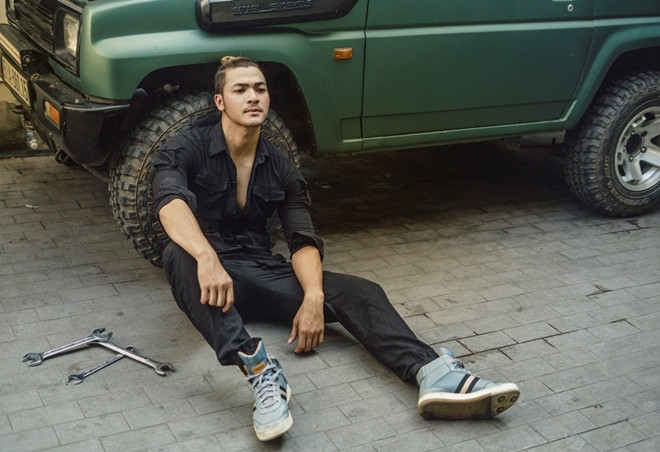 Một chi tiết nhỏ trên mặt nam chính khiến cả bộ phim bị quay xe