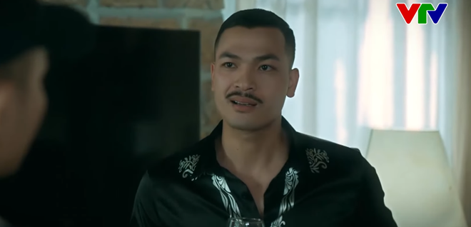 Một chi tiết nhỏ trên mặt nam chính khiến cả bộ phim bị quay xe