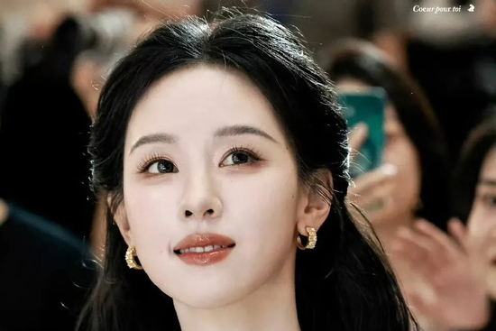 Mỹ nữ khiến 5 triệu người muốn kết hôn